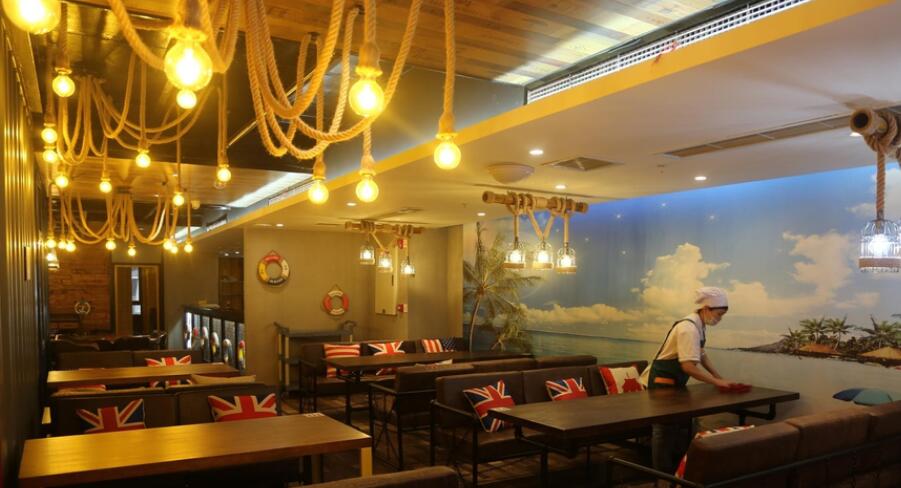 为客户设计安装可移动青岛集装箱房快餐厅完成